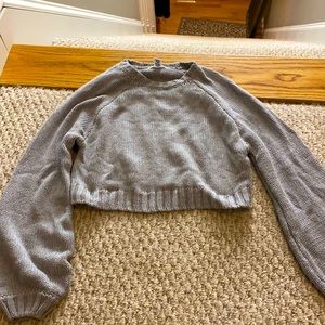 Breathable cropped gray sweater.